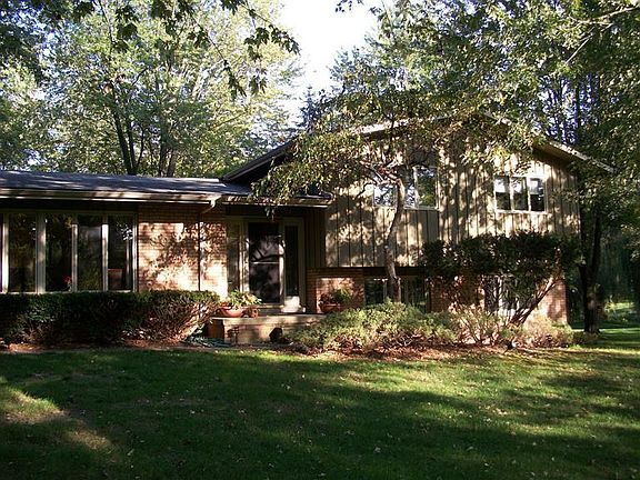3rd image of 8087 Longmeadow Ln