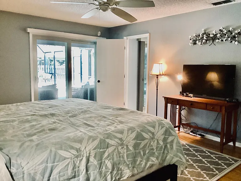 921 Cypress Wood Ln — Photo 10