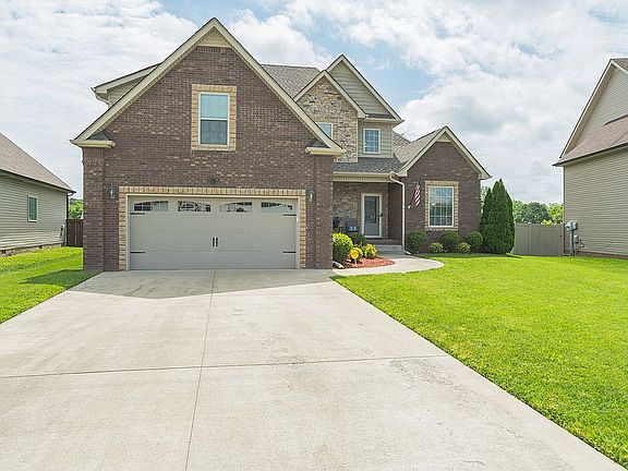 2nd image of 814 Carousel Ct