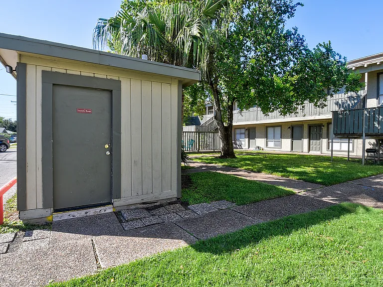 Timber Ridge Apartments — Photo 1