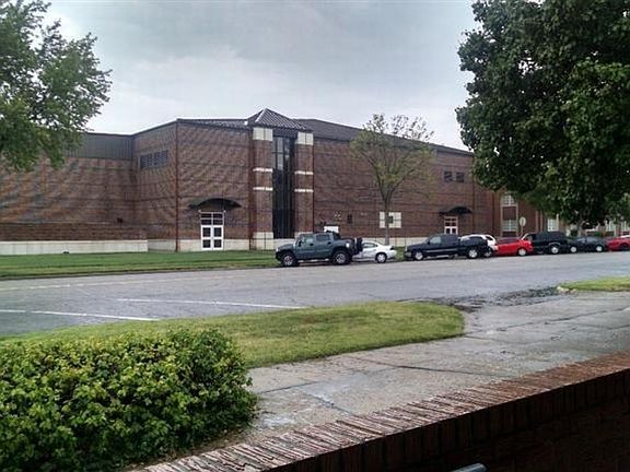 5th image of 135 E Claflin Ave