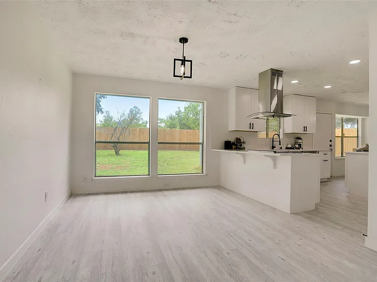 7926 Windy Creek Dr — Photo 15