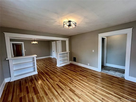 4th image of 101 Lowell Ave #101