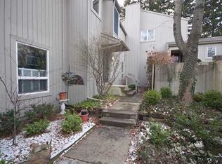 2174 Overlook Ct, Ann Arbor, MI 48103