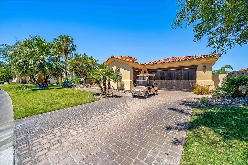 4 bed, 4.5 bath, 3598 sqft, $13,000 — Photo 3