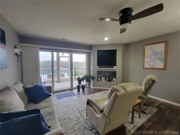 72 Park Pool Dr #1A, Kaiser, MO 65047