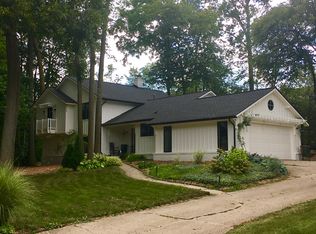 8907 Pepperidge Ct, Plymouth, MI 48170