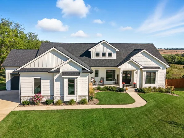 2337 Green Leaf Cir, Norwalk, IA 50211