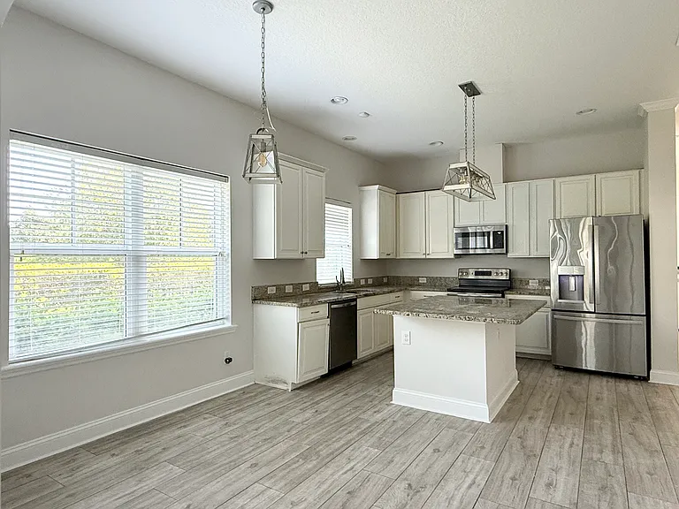13836 Sachs Ave — Photo 5
