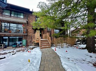 1313 Cass Ln E APT 302, Westmont, IL 60559