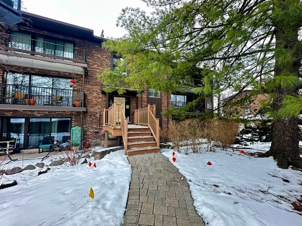 1313 Cass Ln E APT 302, Westmont, IL 60559