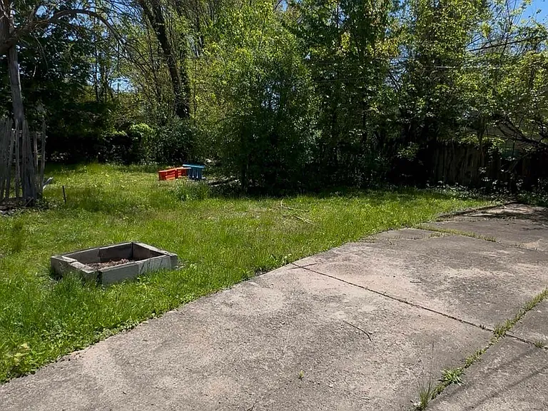 13500 Eaglesmere Ave — Photo 3