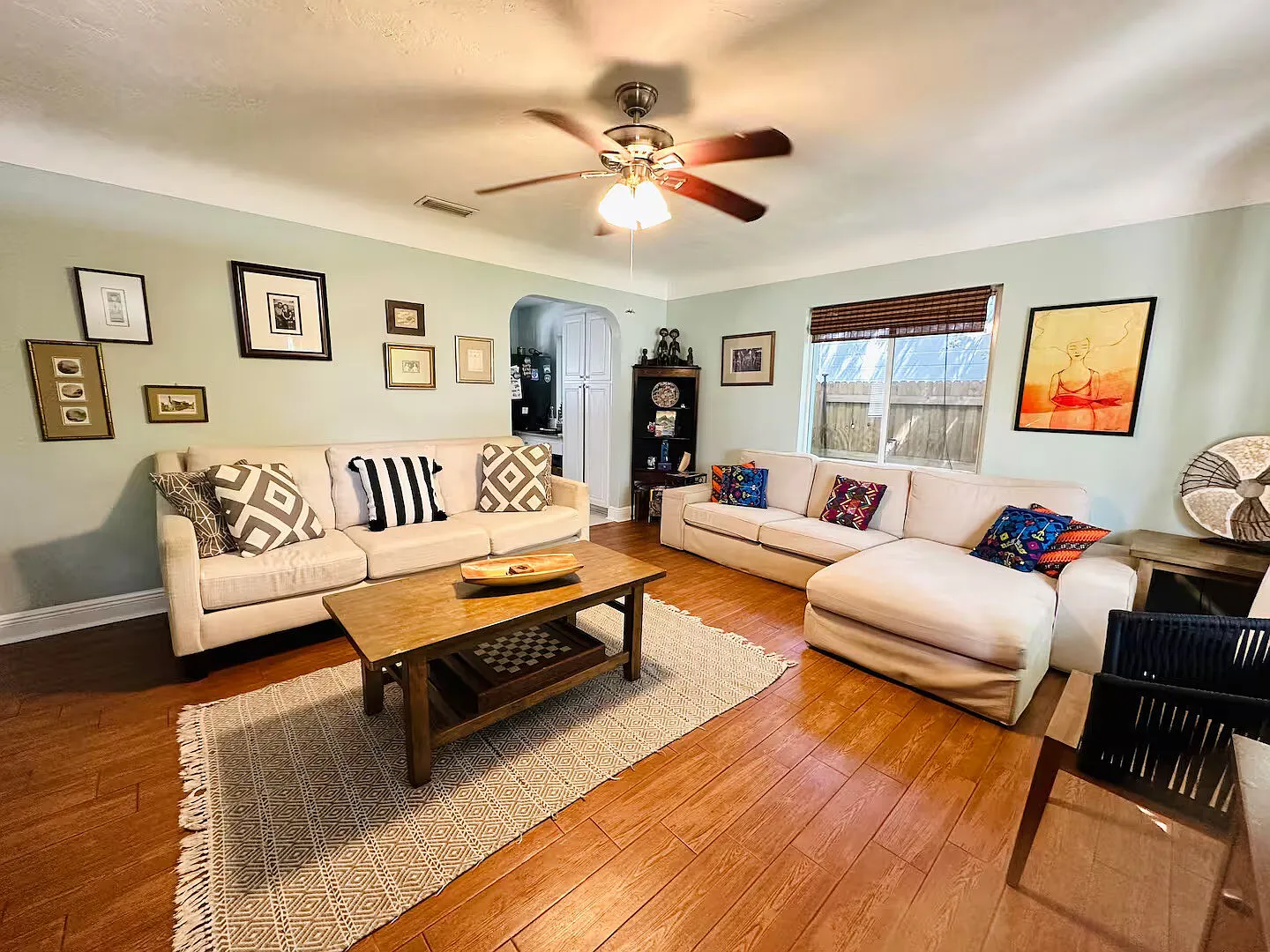 Artsy, stylish 3/2, w/ yard, 10 mins to beaches and nightlife. Pets ok — Photo 2
