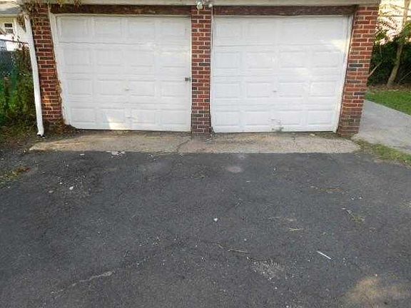 Detached 2 car garage