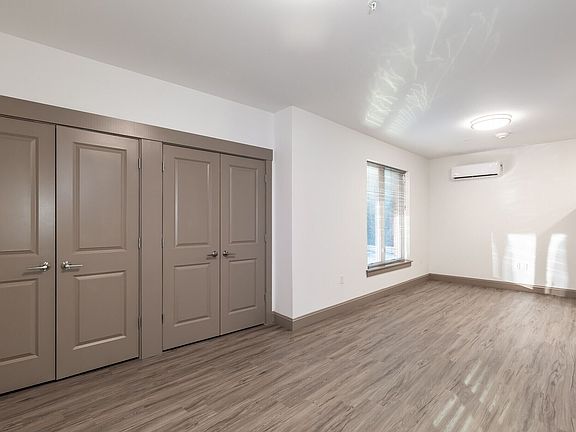 5th image of 133 S East St #101