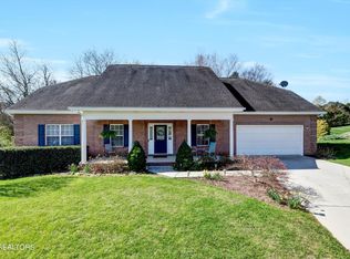 1140 Oakley Glen Ln, Lenoir City, TN 37772