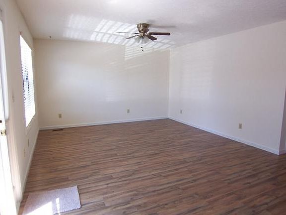 3rd image of 213 Cedar Ave Unit 3