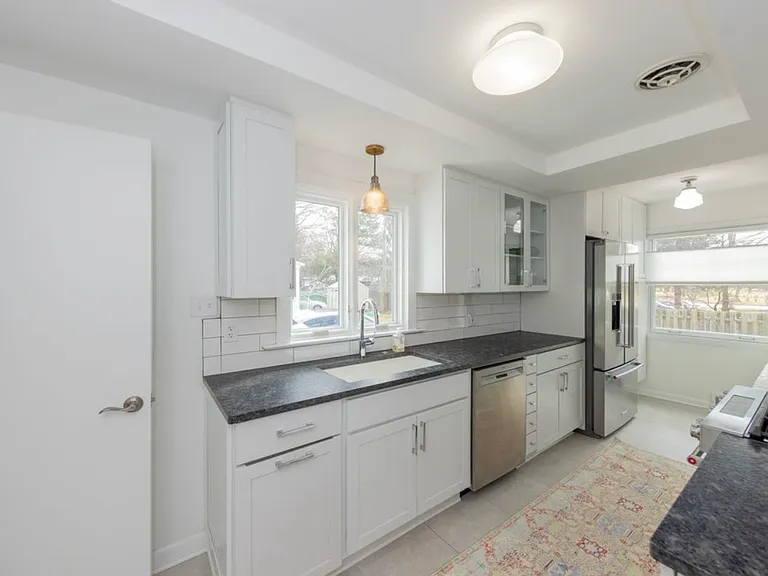 21112 Halworth Rd — Photo 2