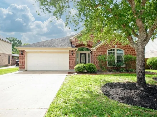 2435 Pioneer Oaks Dr, Fresno, TX 77545