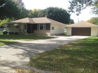 225 5th St, Tracy, MN 56175