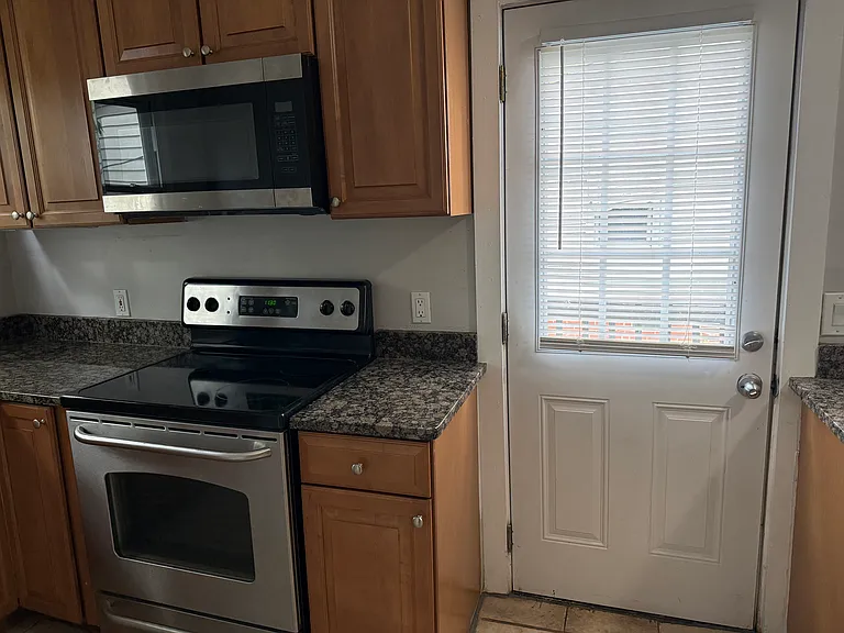 109 Buist Ave — Photo 17