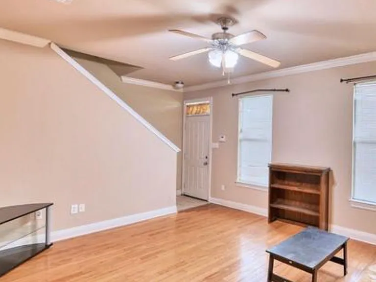 5112 Arlington Ct — Photo 2