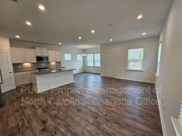 14036 Penbury Ln, Charlotte, NC 28278