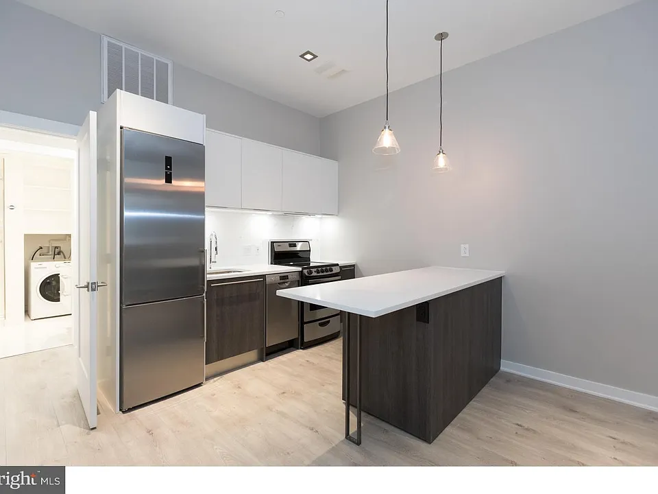 1602 Sansom St #2