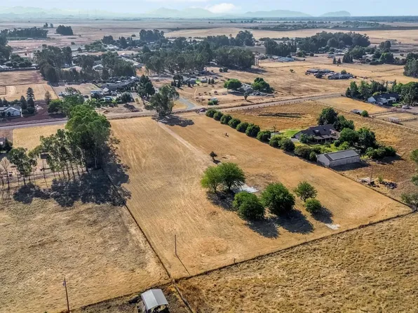 10785 N Burgan Ave, Clovis, CA 93619