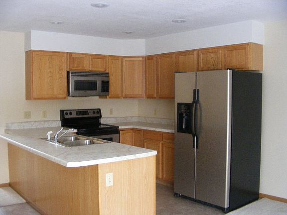 3rd image of 1509 Crown Dr