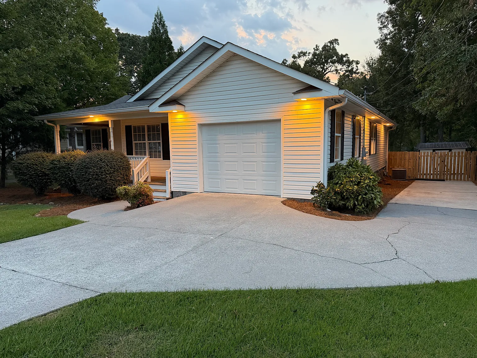 4 bed, 2100 sqft, $2,650 — Photo 2