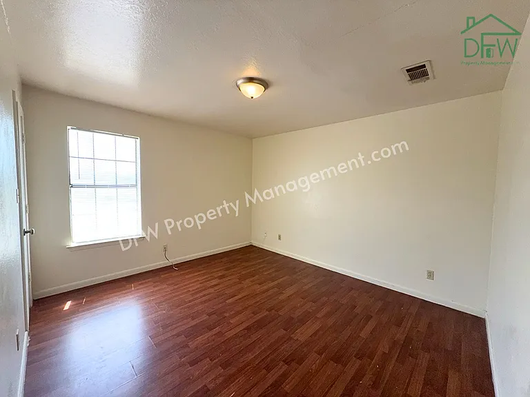 807 W Walnut St #C2 — Photo 8