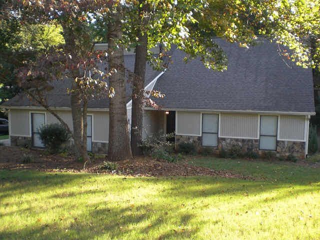 1st image of 290 Crabtree Dr