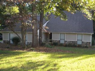 290 Crabtree Dr, Roswell, GA 30076