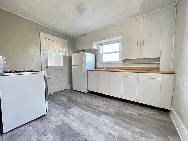 2 bed, 968 sqft, $845 — Photo 2