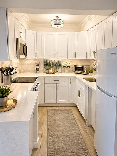 2nd image of 371 SW 8th St APT 1A
