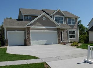 6614 Pheasant Hollow Rd SW, Cedar Rapids, IA 52404