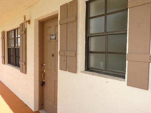 3rd image of 4662 Oak Terrace Dr