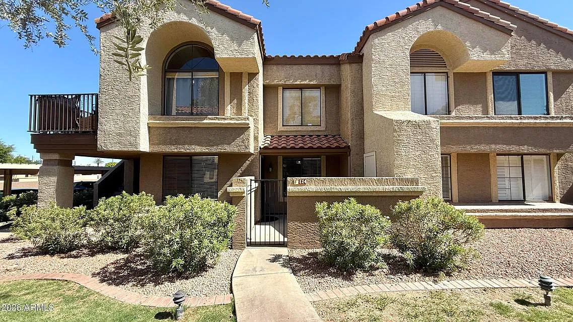 2 bed, 1084 sqft, $1,700 — Photo 1