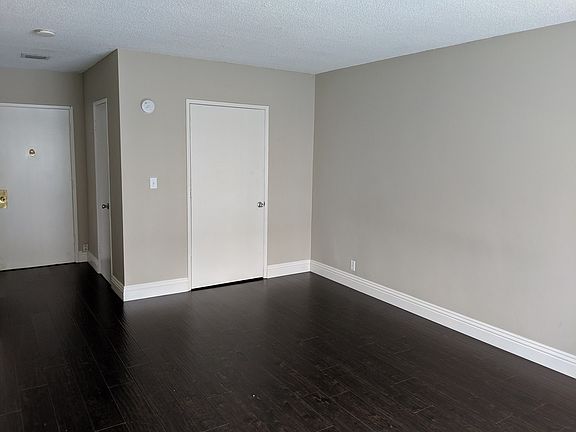 4th image of 1037 E 4th St APT 1