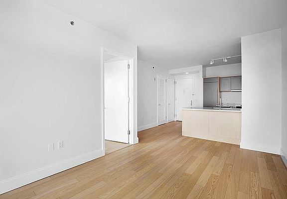 5th image of 10 City Poin APT 36N