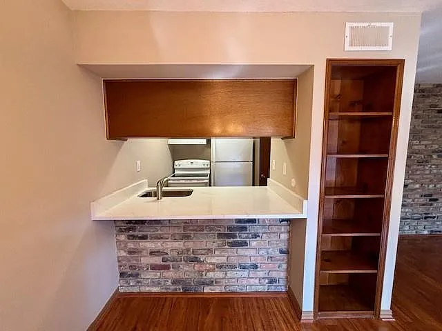 1 bed, 1.0 bath, 570 sqft, $1,100 — Photo 4