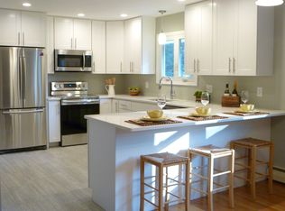 40 Round Hill Rd, Poughkeepsie, NY 12603