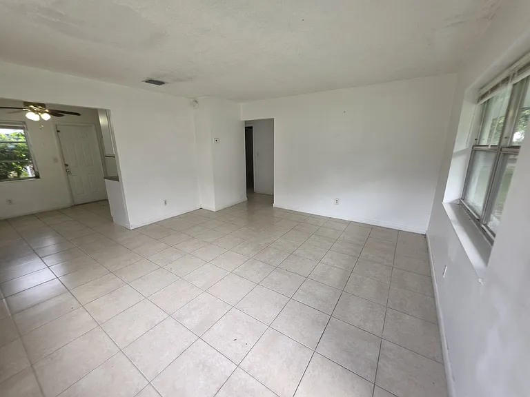 22-24 SW 10th St #B — Photo 15