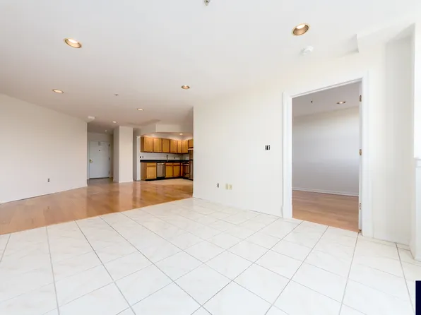 19-19 24th Avenue image 10 of 16