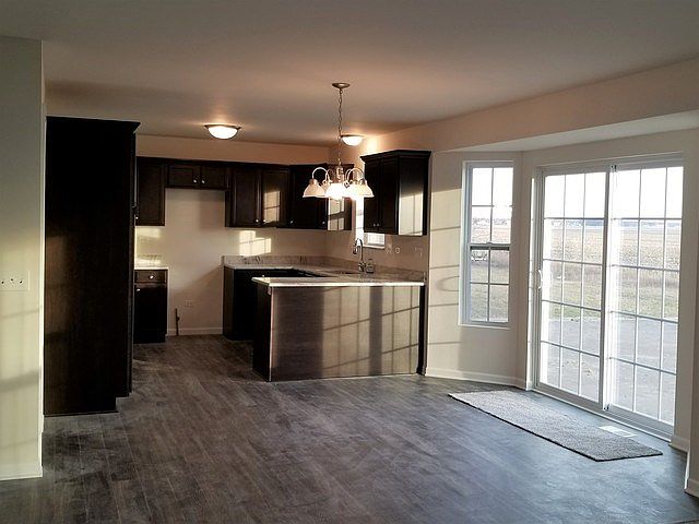 2nd image of 975 S Foxgrove Dr