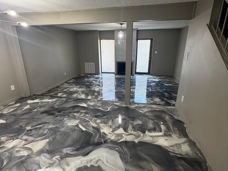 5587 Gates Cv — Photo 2