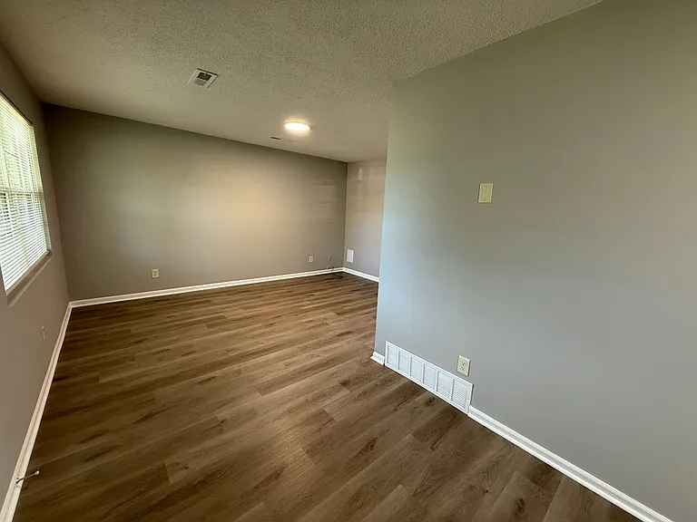 702 N Jackson St — Photo 2