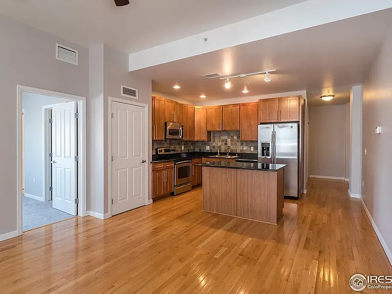1950 N Logan St #804 — Photo 8