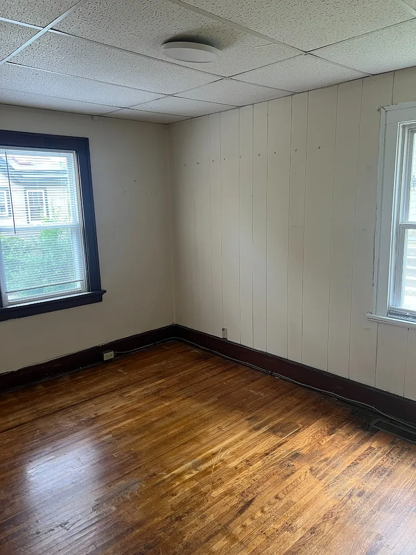 Sunny 1-Bed Near UC with Patio/Deck Central Heat & A/C, Walkable Locale! — Photo 2
